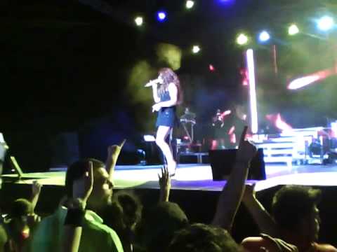 Helena Paparizou   Den allazo  Se pion na miliso Live  theatro gis Thessalonikismp4