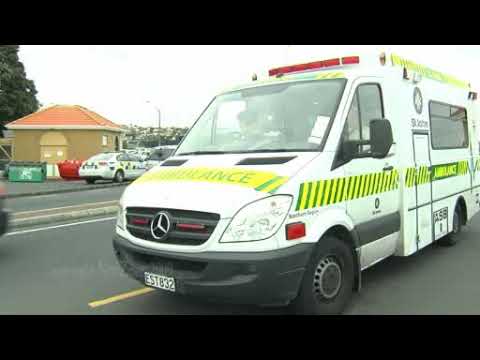 crane topple auck 2009 volcanoes in hawaii