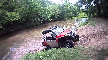 RZR 800 Playing in the Sandtown Ranch creek by the camping areas and then gets stuck