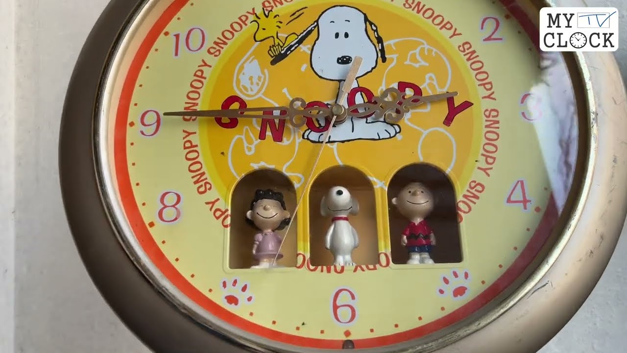 PEANUTS スヌーピーからくり木製 オルゴール Snoopy Karakuri Wall Clock 33cm | スヌーピー からくり時計