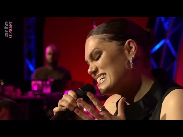 Jessie J - Nobody's Perfect - Live at BALOISE SESSION 2023 class=