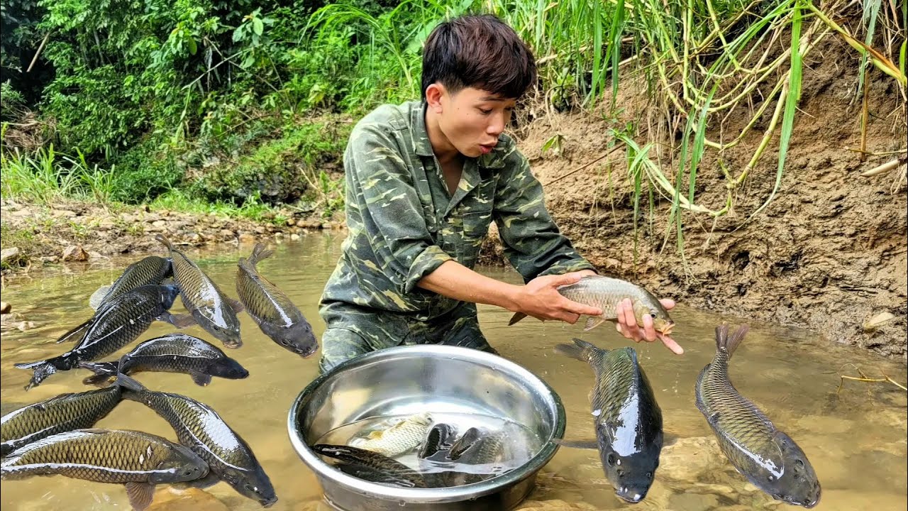 Binh's fishing method is simple but extremely effective. Catch the fish and sell them
