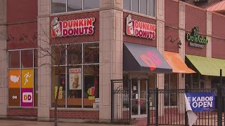 Armed robbers hit 7 Chicago businesses in less than an hour