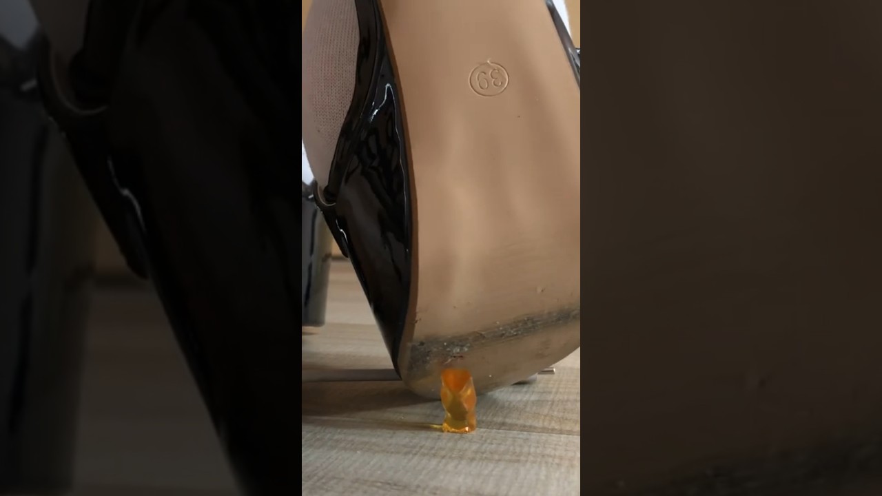 Удивительное раздавливание на высоких каблуках! Борьба Мулей с Мармеладными Медвежатами!