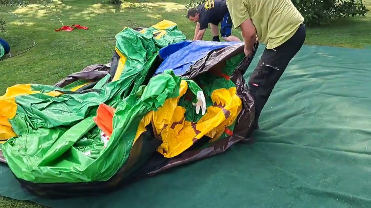 023619605287 Hüpfburg aufbauen.