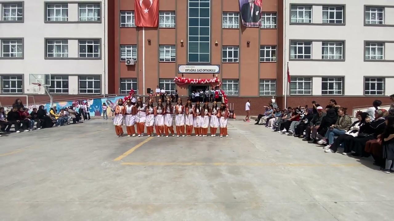 Ankara Ertuğrul Gazi Ortaokulu 19 Mayıs Halay Gösterisi