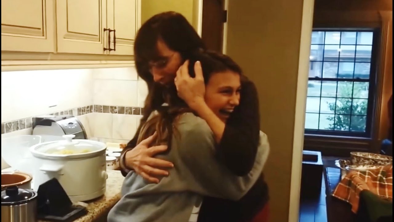 Thanksgiving Surprise Homecoming [NEW]