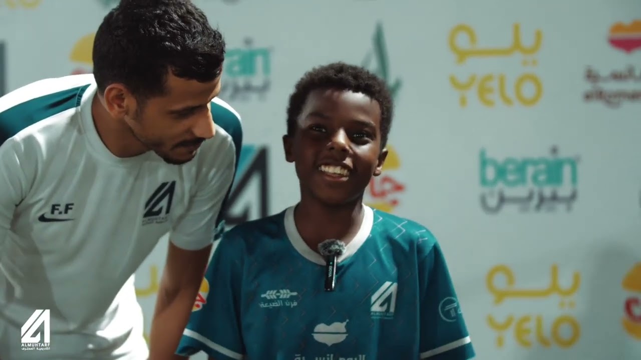 لقاء مع مدربنا الي مب عصبي 😂💙