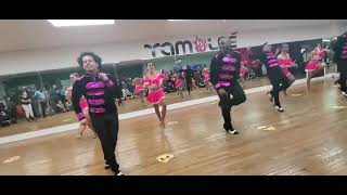 Bajari de Yamuleé Performing Ése Eres Tú