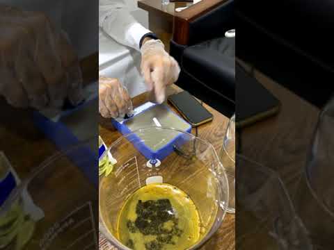 خلطة ملكيه 3 ادهان عود معتقه مع دهن ورد طائفي وتراب مسك الغزال ميسم الورد الطائفي 00966568079226