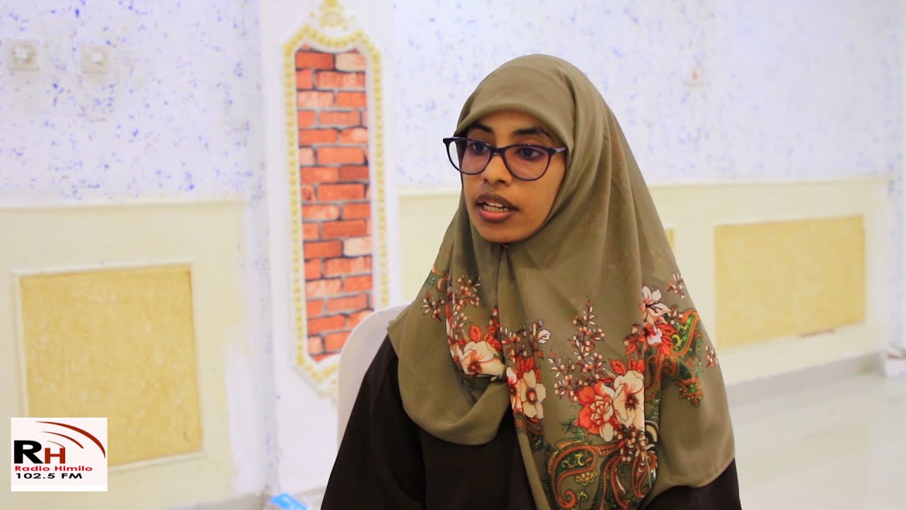 Hooyo la nool xanuunka HIV Aids-ka oo ku talineysa in la is baaro inta aan la is guursan