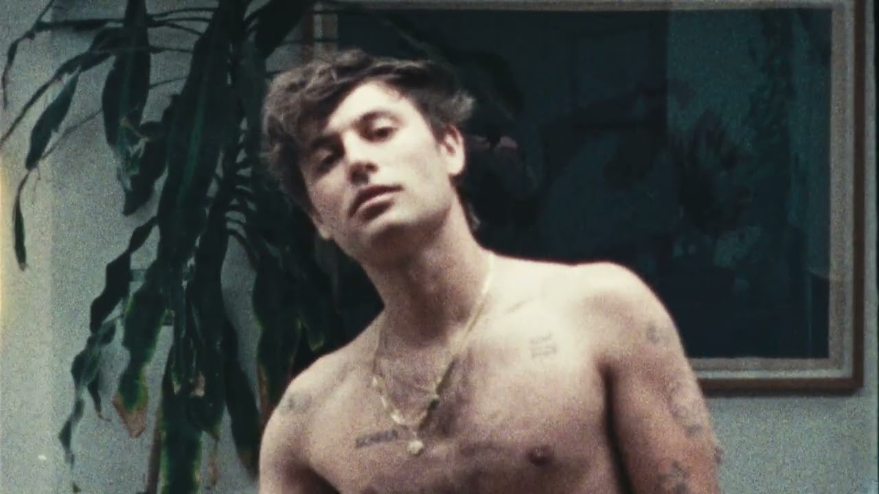 Yoke Lore - HYPERVENTILATE (Official video adlı videoyu YouTube'da izle Yoke Lore - HYPERVENTILATE (Official video adlı videoyu YouTube'da izle