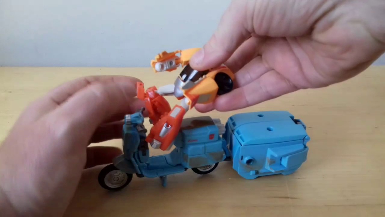 The Last Knight Premier Edition Deluxe Autobot Sqweeks Transformers
