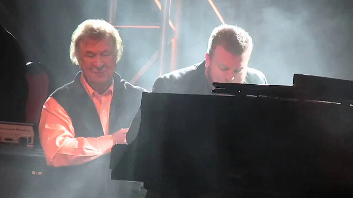 Matthew Holt plays - Goodbye World Goodbye - AWESO...