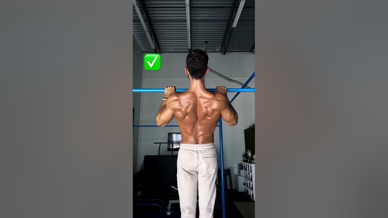 ❌ Beginner Pull Up Mistake!