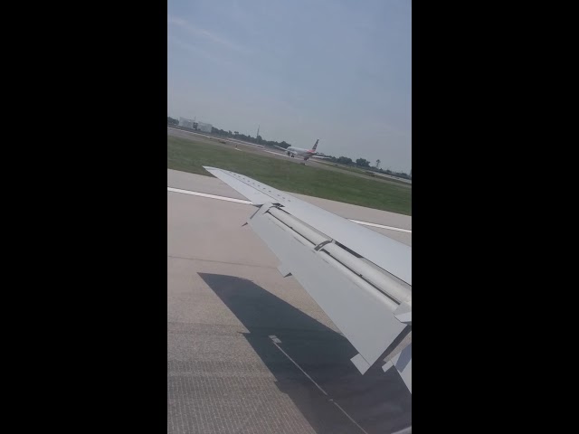 Rough landing and high reverse spin at Philadelphia, PA Airport
