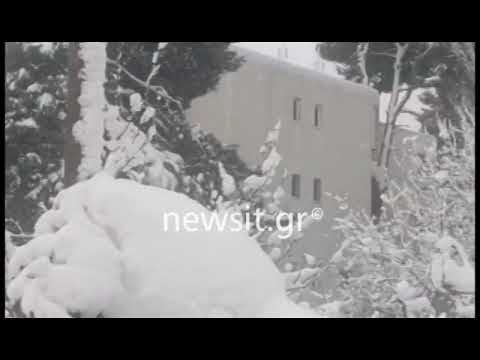 Χιόνια στα βόρεια προάστια της Αθήνας το πρωί της Τρίτης 7 Φεβρουαρίου