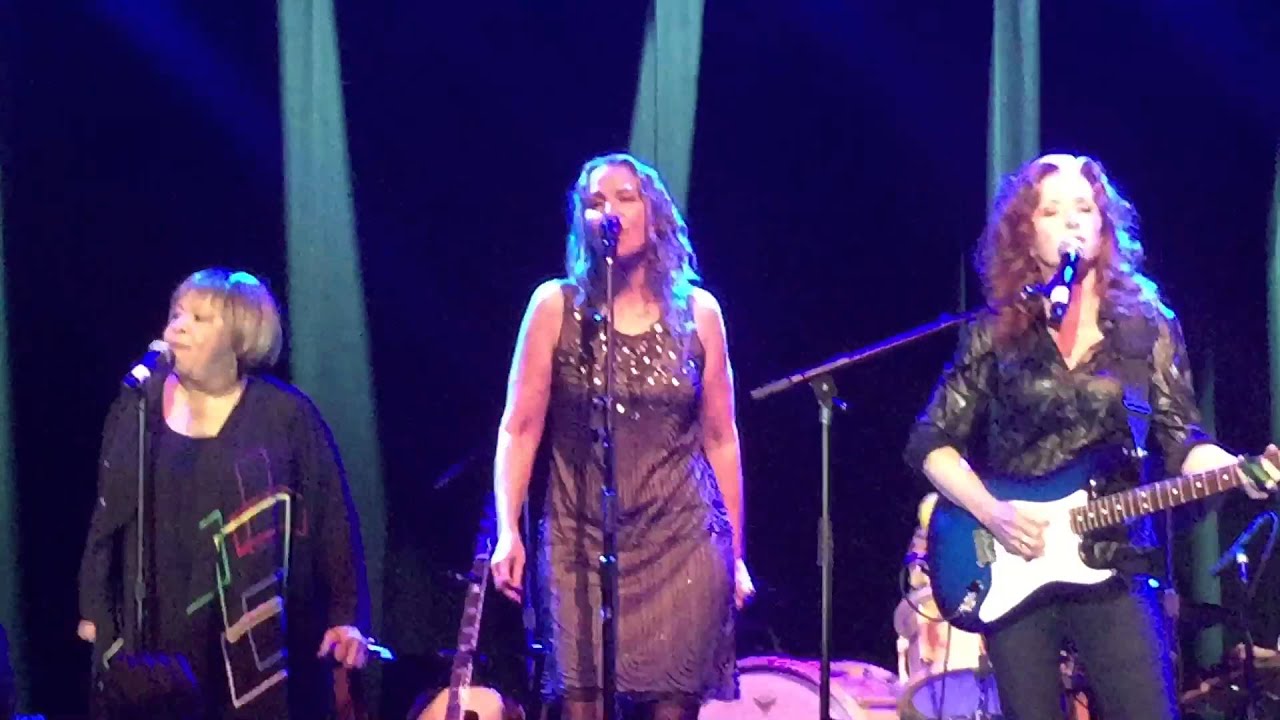 MAVIS STAPLES with JOAN OSBORNE & BONNIE RAITT "Will The Circle Be
