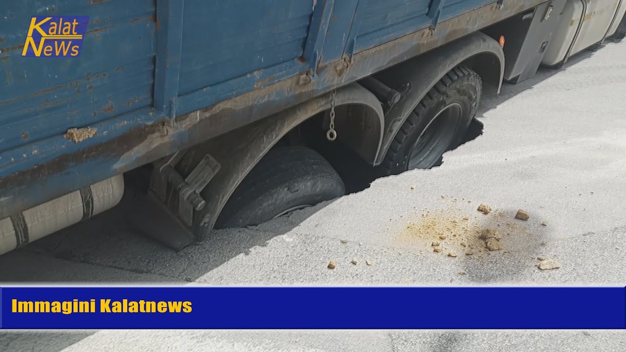 #Caltagirone, si apre una voragine in Escuriales al passaggio di un autoarticolato