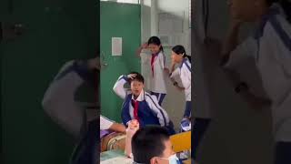 A Chinese Student Amazes People With His Super Smooth Dance Moves.