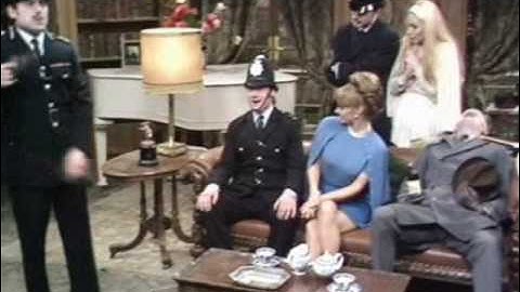 Agatha Christie Sketch & Undertakers film - sub esp