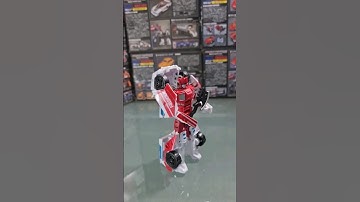 Transforming Combiner Wars (Deluxe Class) First Aid #shorts #transformers #transformerstoys