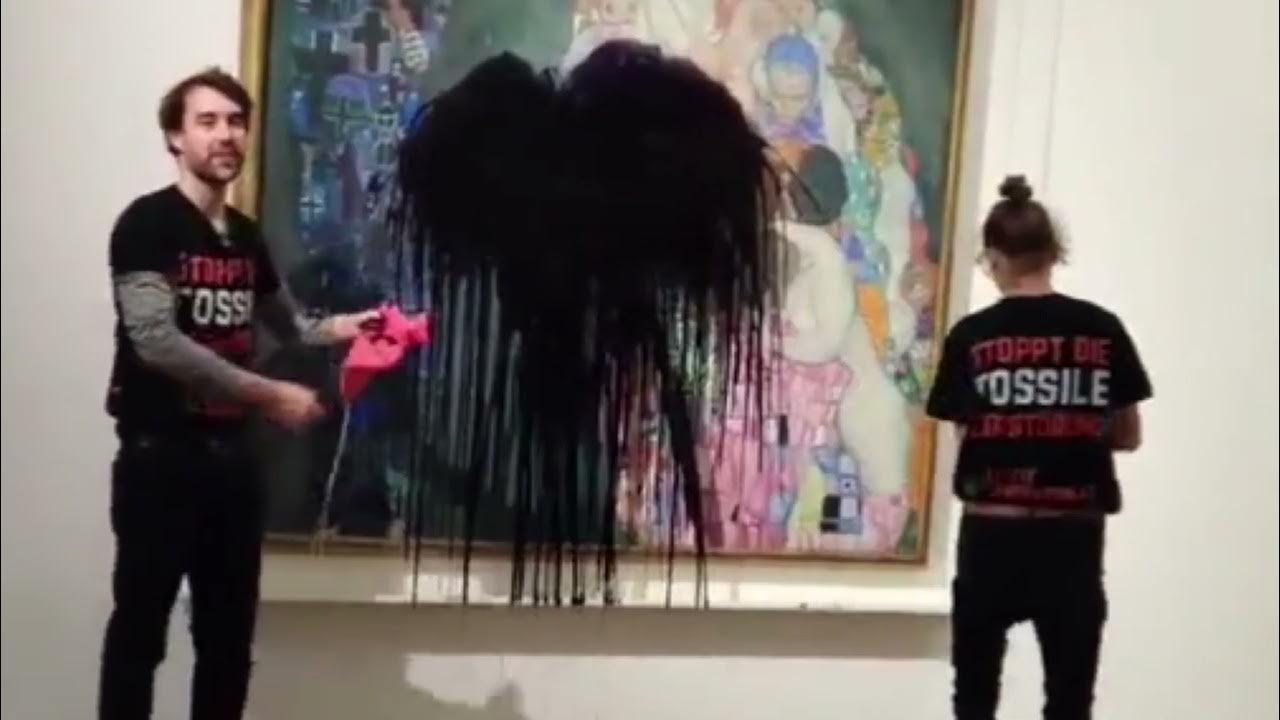 Активисты облили картину. Облили краской картину. Экоактивисты облили супом картину ван гога. Активисты облили картину. Активисты облили картину моне.