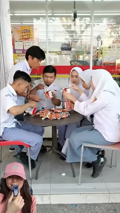 BANTU PAK GURU DORONG MALAH BELI CEMILAN SOSIS DI INDOMARET JADI ⁉️?#shorts #funny #dubbing