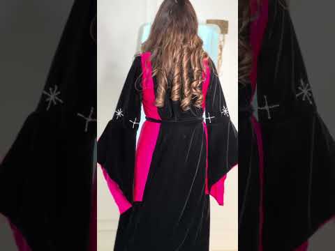 جلابيه مخملية بأكمام واسعة