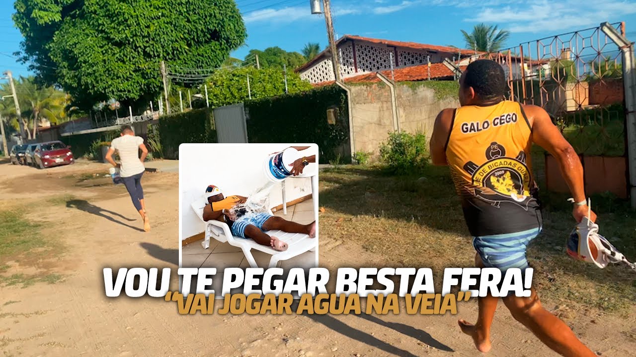 FERINHA ACORDOU O GALO COM BALDE DE ÁGUA E ELE PEGOU AR | GALO CEGO
