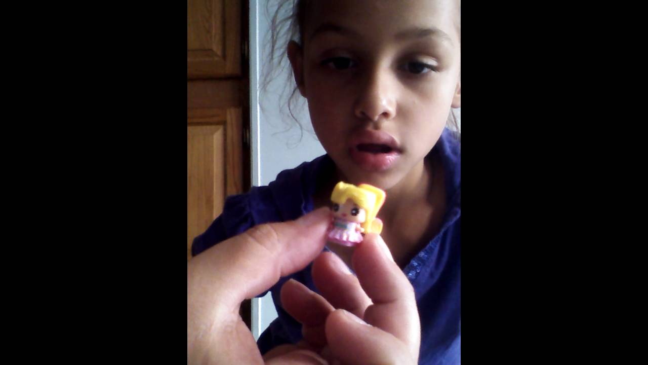 Opening my mini mixies series 1 blind bag