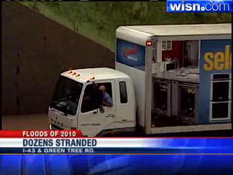 FedEx Truck Plows Through Flood Water On I-43