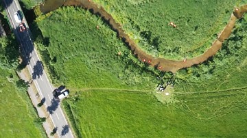 Floats Detection in Meandering Section using Matlab in RGB Video