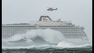 Le paquebot de croisière de passagers a été pris dans une tempête de 12 balles.