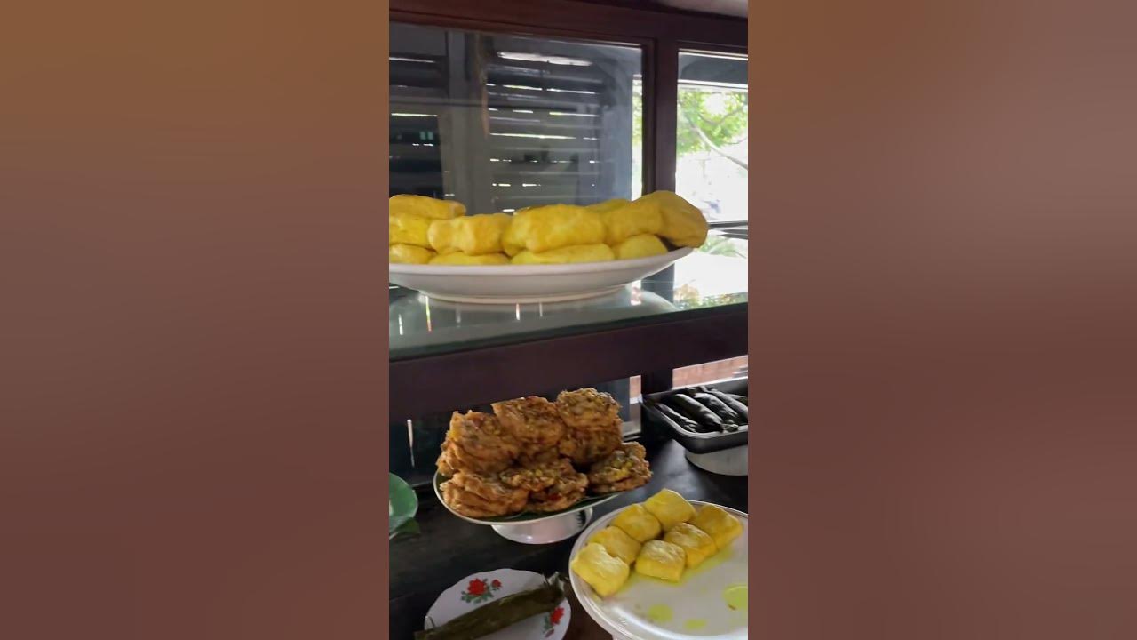 Rumah makan khas betawi. Makanannya simpel banget Rumah makan khas betawi. Makanannya simpel banget
