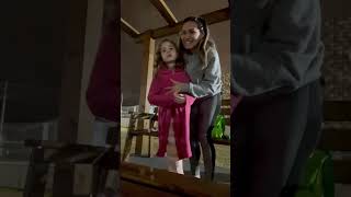 Depois Da Tempestade Vem Acalmaria . Minha Filha Brincando Com Mamãe. Criança Autista