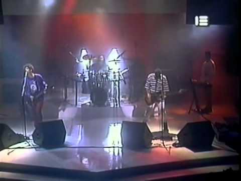 Soda Stereo - En Remolinos - FAX en Concierto - 1992 - YouTube