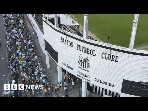 Mourners queue through night to pay respects to Brazil legend Pele ahead of funeral –  BBC News