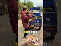 双向奔赴的善意最感人!浙江女子偶遇阿姨收纸板,从车头搬出30斤快递纸盒,阿姨惊喜回赠新鲜毛豆芋艿。#女子车头攒30斤纸板换来蔬菜