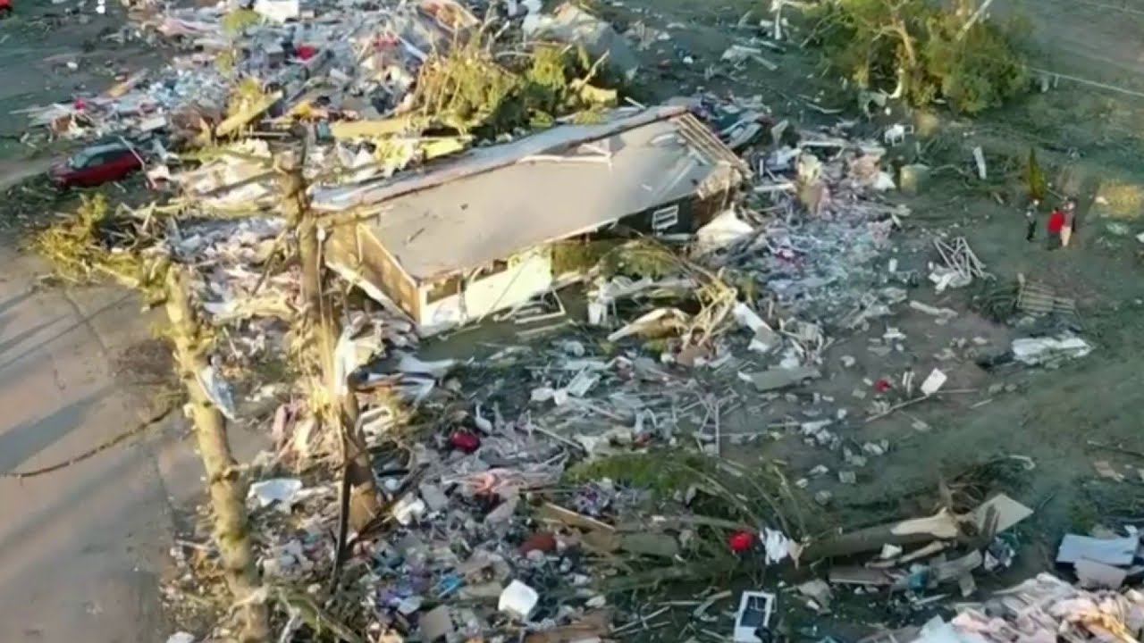 Tornado with 140 mph winds devastates Gaylord - YouTube