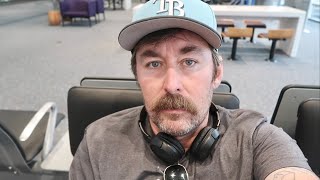 My Stressful United Airlines Flight Experience / Burbank To Milwaukee Long Delays & Airplane Issues