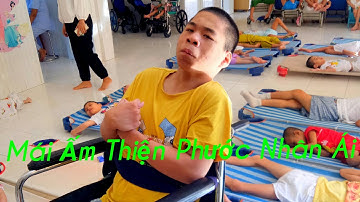 Thăm mấy bé khuyết tật ở Mái Ấm Thiện Phước Nhân Ái