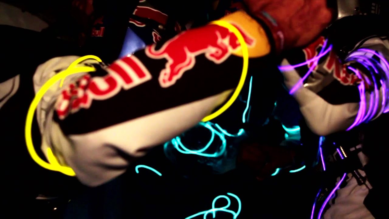 Bild från Jumping into EDC - Red Bull Air Force Skydives into Electric Daisy Carnival