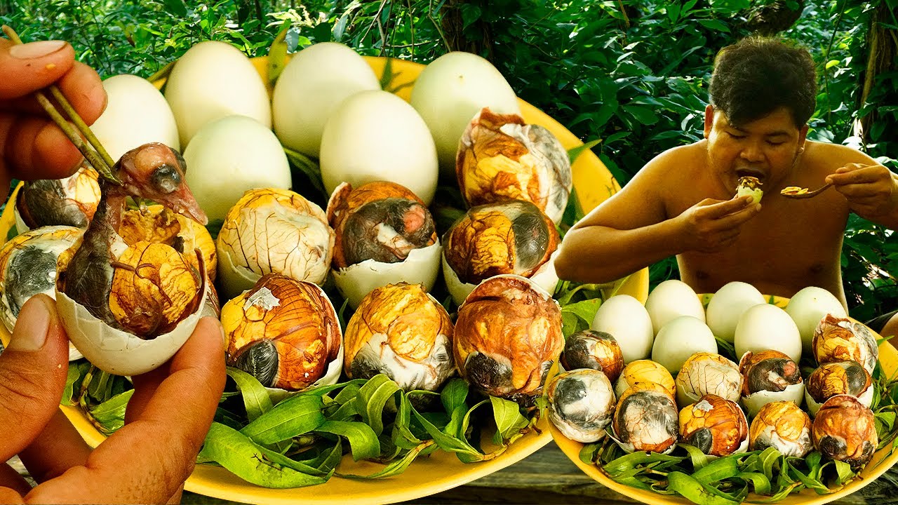 Boiled Asian Delicious Baby Duck Eggs With Hot Garlic Chili Sauce