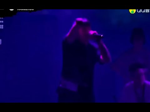 核弹说唱？疯狂Diss自己“我是SB，我是SB” Rapper参加地下8英里的神奇表演。
