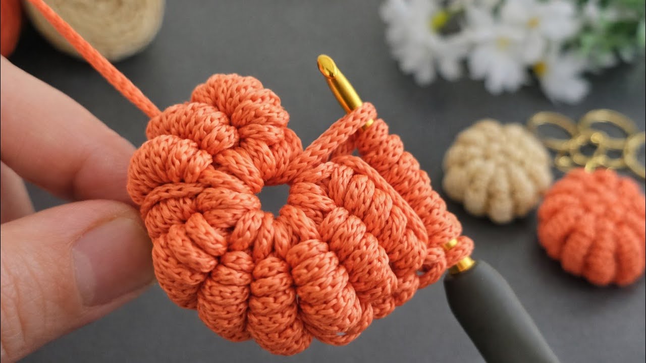 How to✨ 2 minutes gift ideas 😱 VERY EASY Everyone Is Obsessed With This Crochet Keychain🔑 🧶 #crochet
