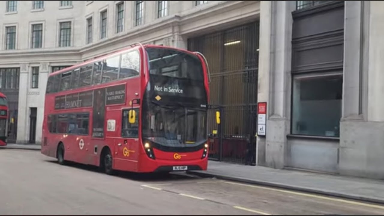 *Happy New Year! First video of the year 2026!* Short video of bus spotting at Aldwych!