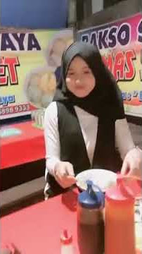 Mentahan halu cewek cantik lagi makan bakso buat ngeprank Teman