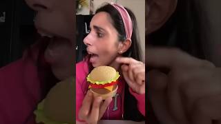 Plate & Spoon VS Hamburger = Hilarious ððð Plate & Spoon VS Hamburger = Hilarious ððð