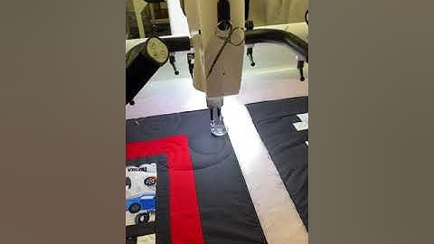 2 Quilts at the same time!! Handi Quilter APQS longarm quilting machine with Superior Threads